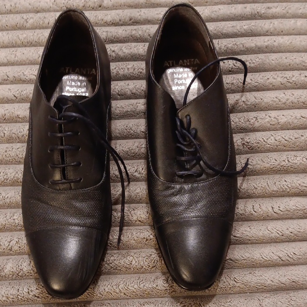 Elegant Dark Blue Leather Cap-Toe Oxfords